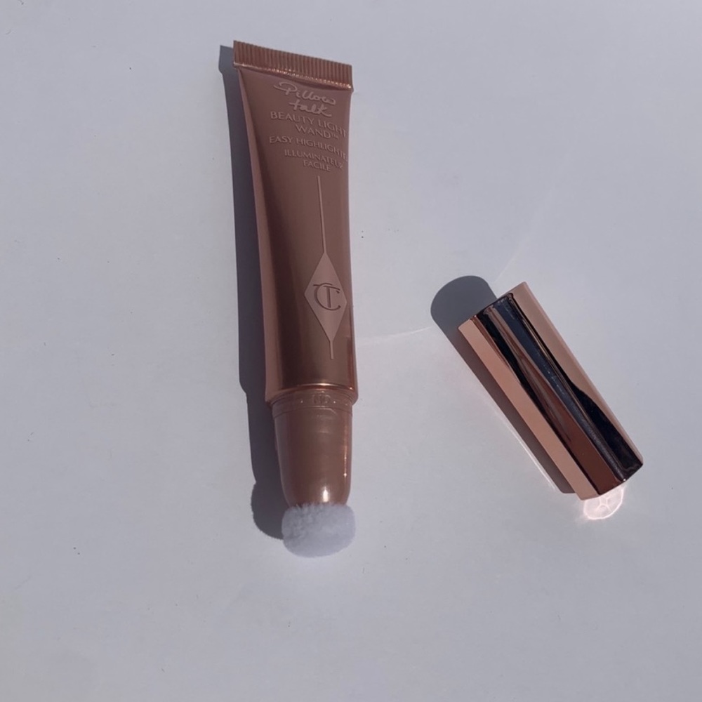 BRAND NEW! Charlotte Tilbury Pillowtalk Beauty
Light Wand.